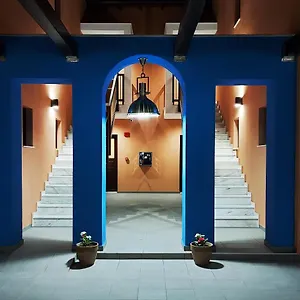κάντε κράτηση εδώ