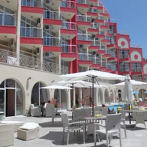 Apartmanhotel Rose Garden Omax Napospart